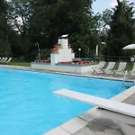 Apartmán Motta Con Piscina E Tennis *