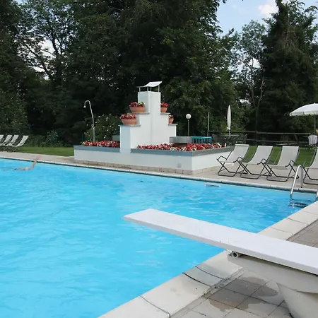 Apartment Motta Con Piscina E Tennis *