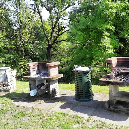 Motta Con Piscina E Tennis Lägenhet