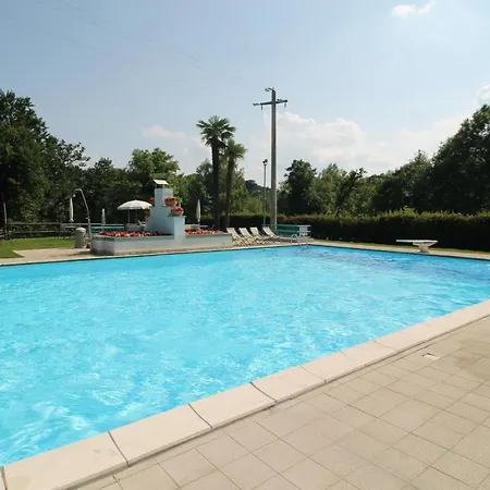 Motta Con Piscina E Tennis Brisino