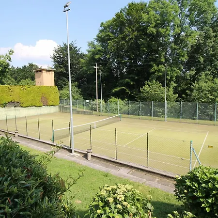 Motta Con Piscina E Tennis Brisino