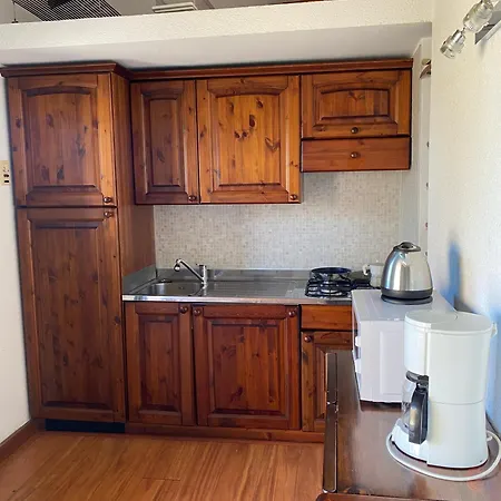 Motta Con Piscina E Tennis