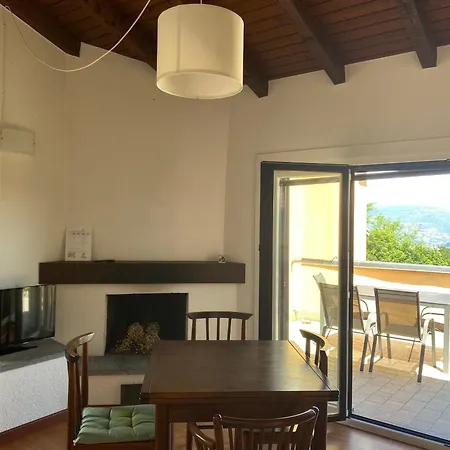 Motta Con Piscina E Tennis *