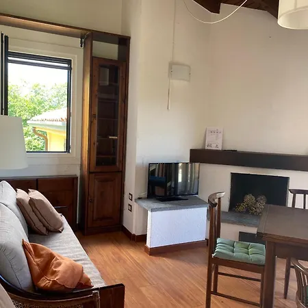 Motta Con Piscina E Tennis