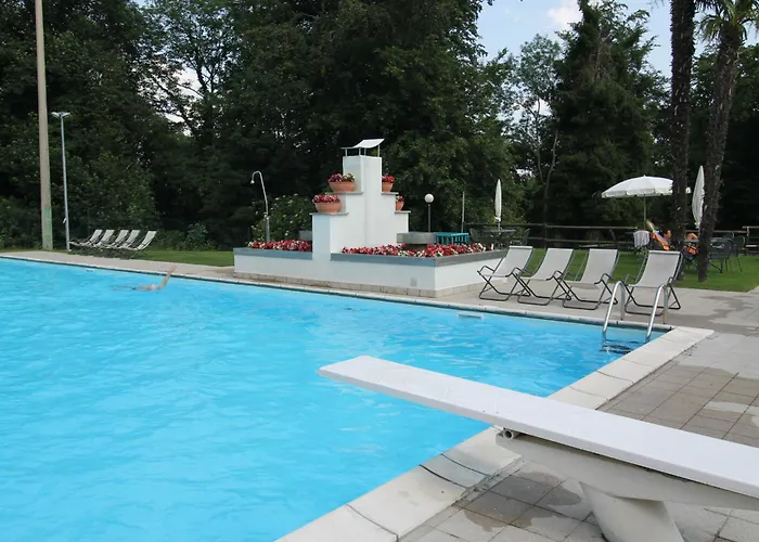 Apartman Motta Con Piscina E Tennis *