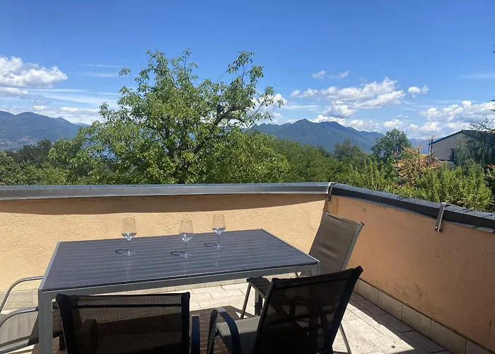 Apartment Motta Con Piscina E Tennis